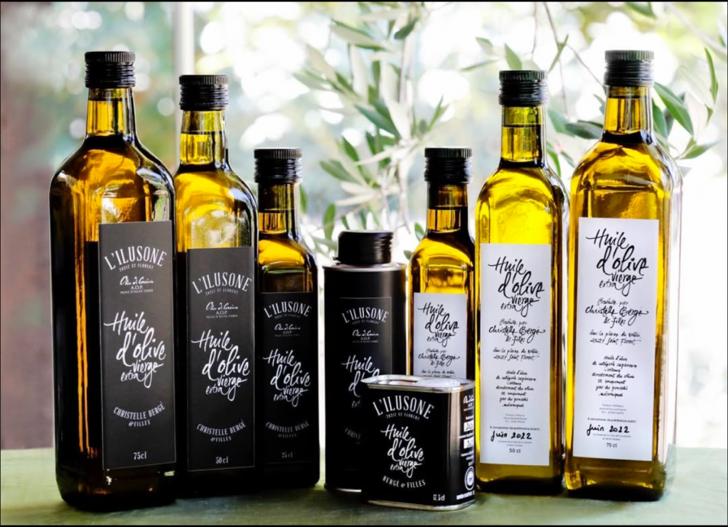 Collection complète des bouteilles et bidons d'huile d'olive extra vierge L'Ilusone - Olive Piquante étiquette noire et Olive Douce étiquette blanche - Domaine de l'Ilusone Corse Saint-Florent