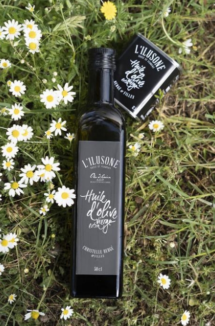 Bouteilles d'huile d'olive extra vierge AOP Corse, production artisanale Domaine de l'Ilusone